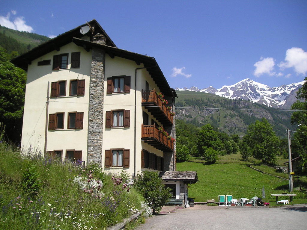 Hotel Mont Gelé Ollomont Exterior foto